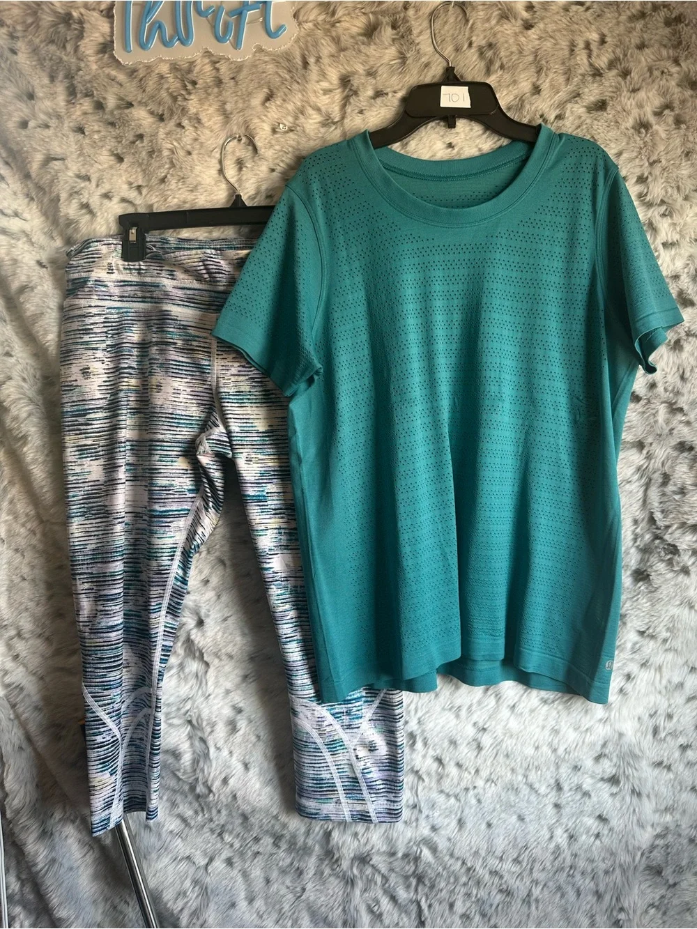 593. Lululemon 2pc set bundle capris and top